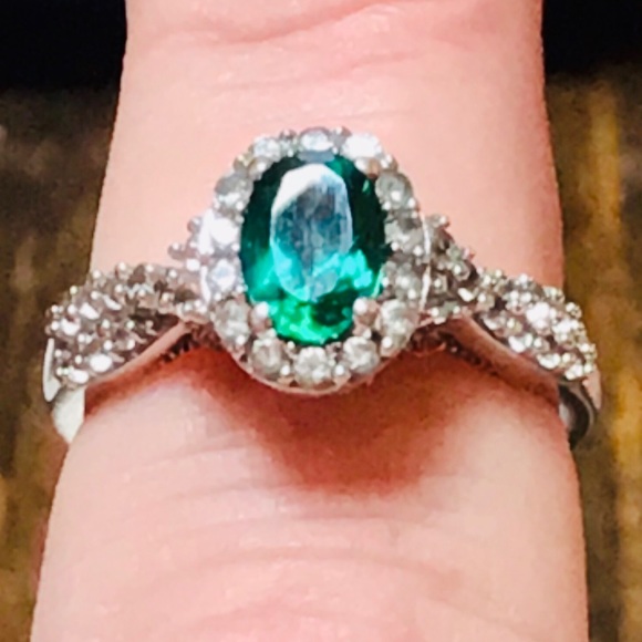 ❌❌❌SOLD❌❌❌GOLD GREEN AND WHITE SAPPHIRE RING - Picture 8 of 8